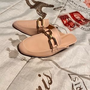 Color: Apricot